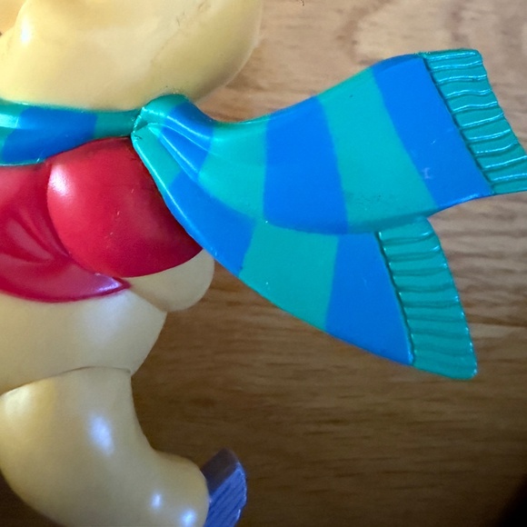 Winnie the Pooh Christmas Ornament Pooh Ice Skating with Box - Picture 6 of 14